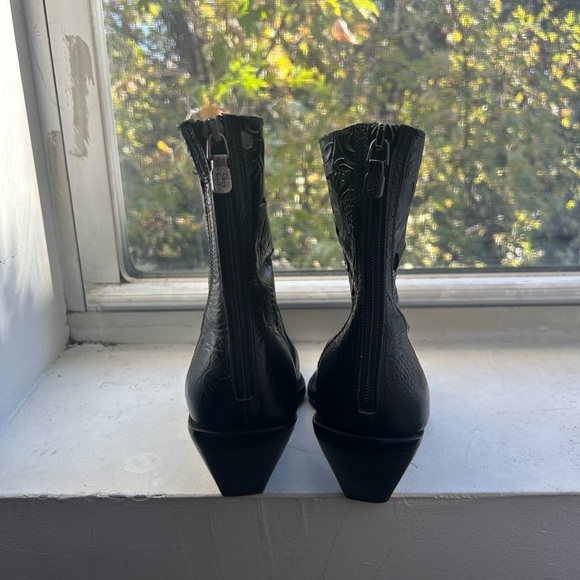 Donald J Pliner Western Cut Out Leather Booties - Picture 3 of 7